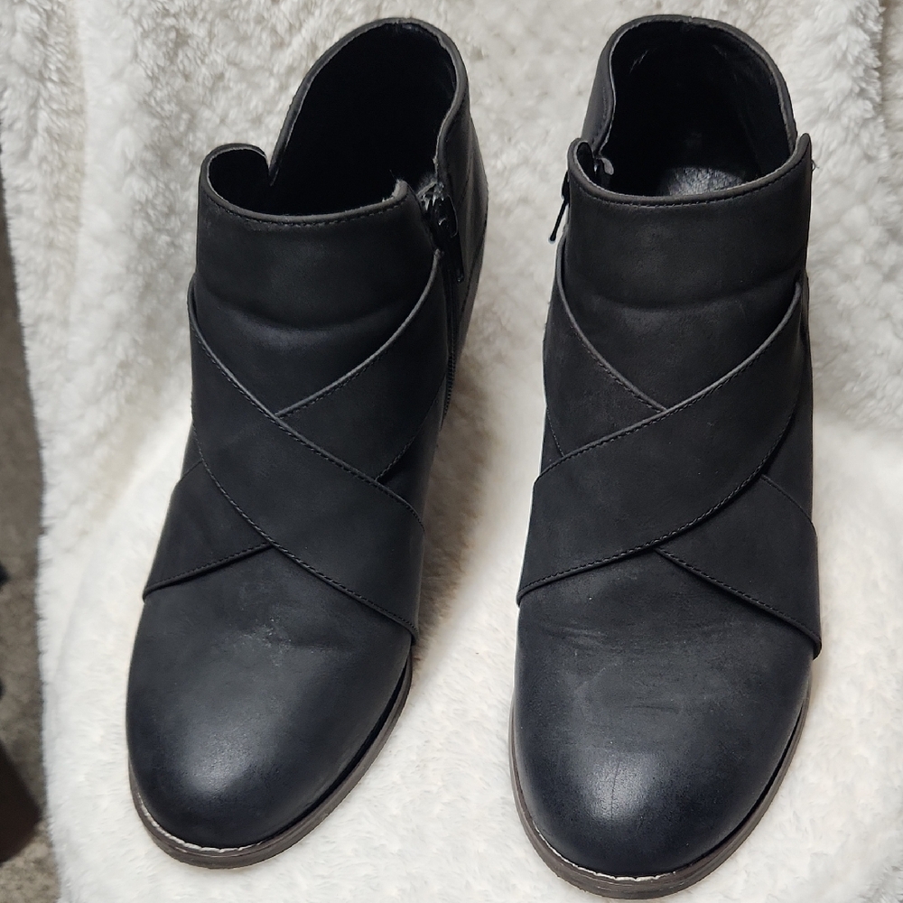 Maurices Wedge Ankle Zip Boots Size 10